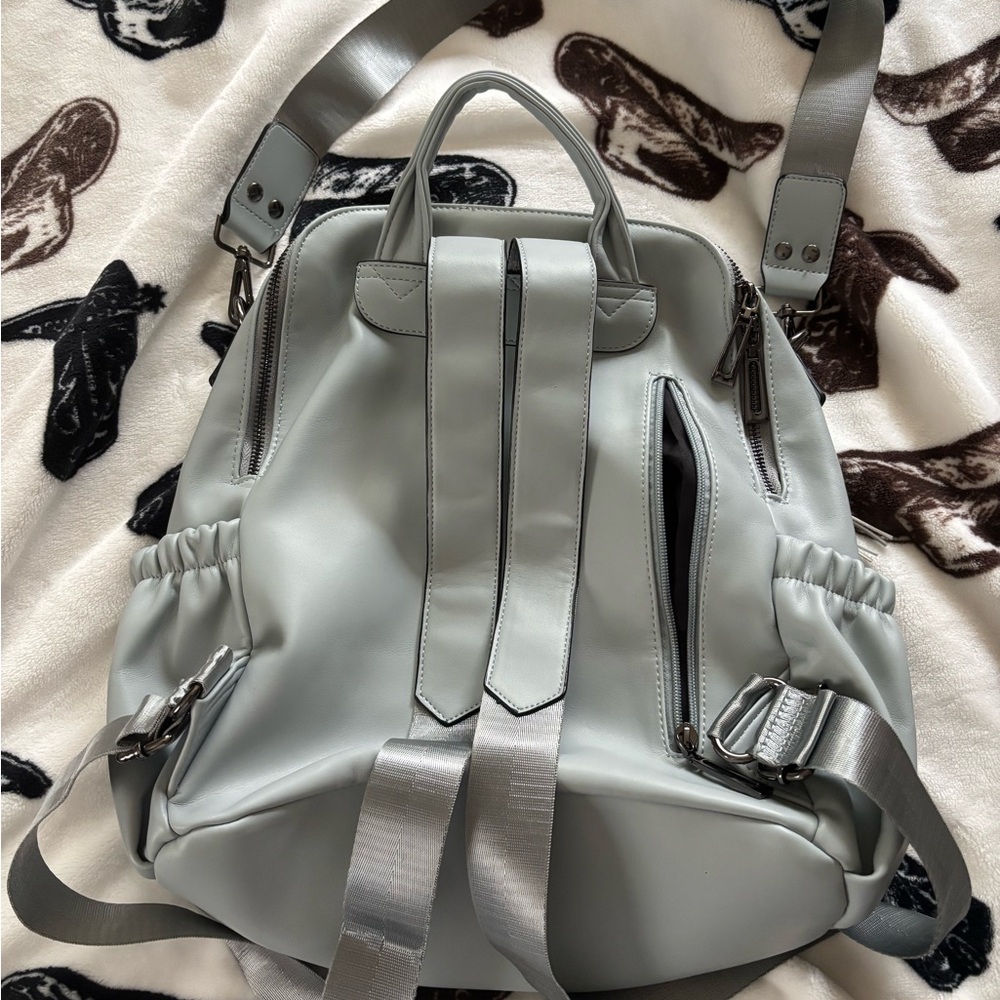 Stylish Gray Backpack - image 2